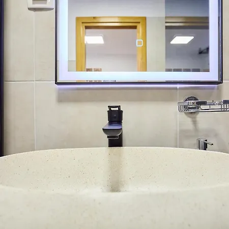 Hedera Estate Hedera A6 *