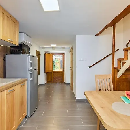 Hedera Estate Hedera A6 Apartman *