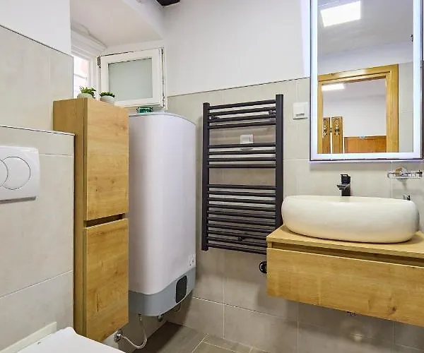 Hedera Estate Hedera A6 *