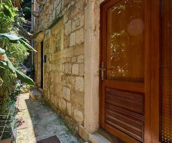 Hedera Estate Hedera A6 *