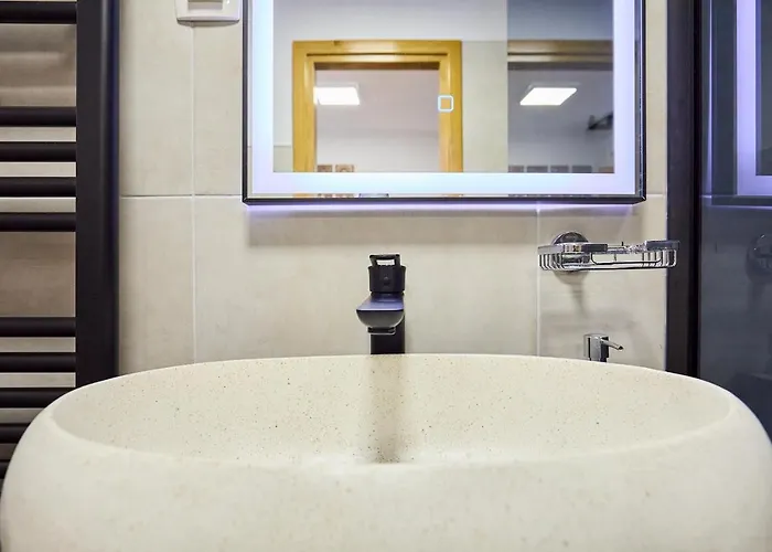 Hedera Estate Hedera A6 *