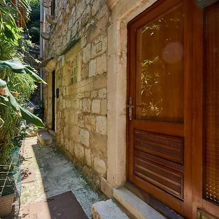 Hedera Estate Hedera A6 *